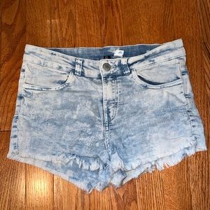 DIVIDED “Jean” Shorts Size 6